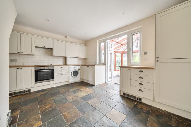 17, Glebe House Drive, Kent photo 2