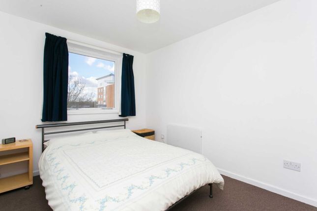 39, Felixstowe Court, London photo 5