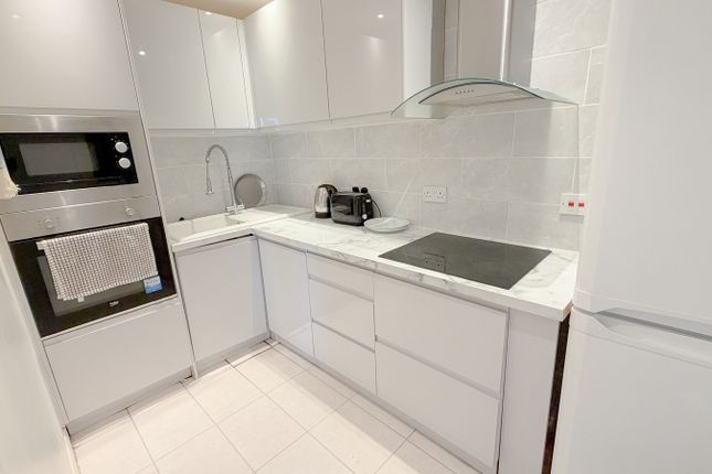 Bucklers Way, Carshalton photo 3