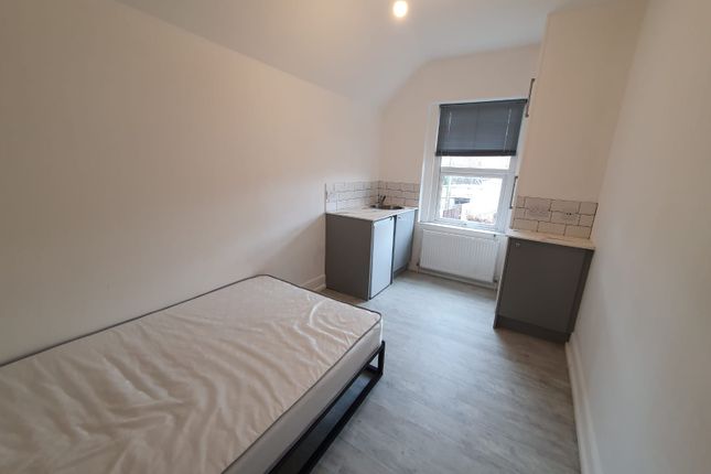 Room 3, 26, Everton Road, Somerset photo 2