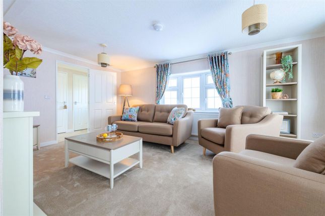 2-bed caravan on Shortheath Road, Swadlincote, £220,000