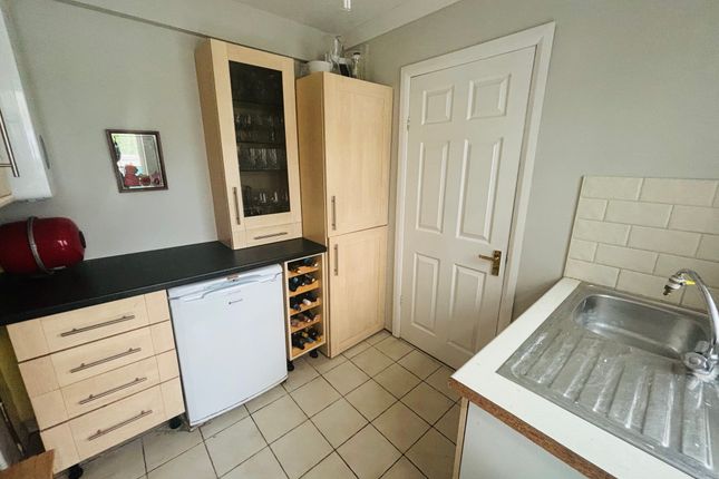 Property to rent in Port Road East, Barry