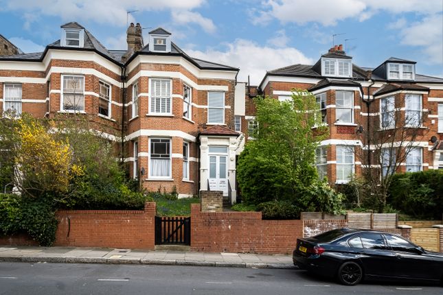 Flat for sale in Hornsey Rise, London