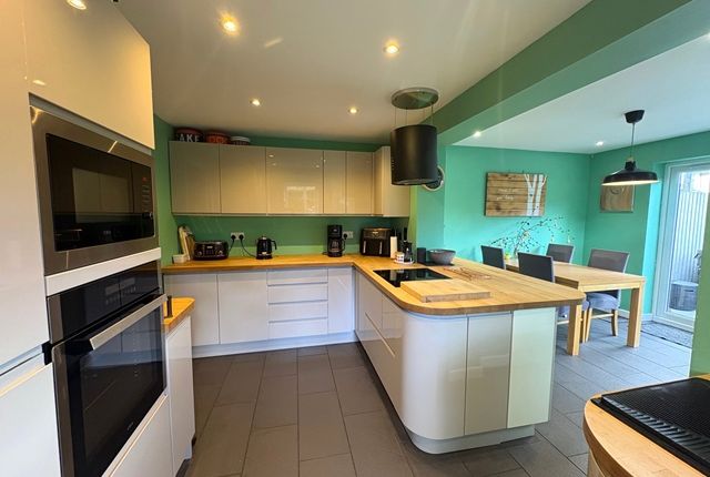 61, Langford Avenue Devon, Honiton photo 2