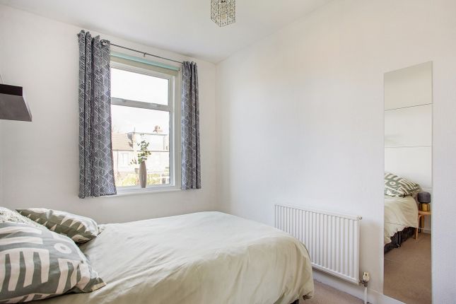 Flat for sale in Mayfield Avenue, Northfields, Ealing