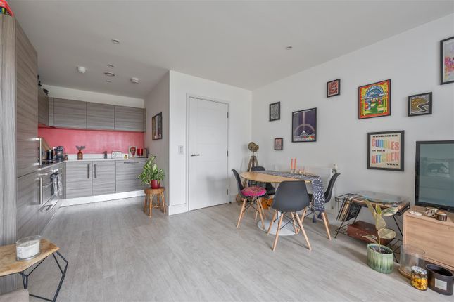 Flat for sale in Jacks Farm Way, London