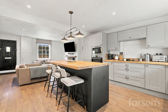 4 Coptfold Road, Brentwood photo 2