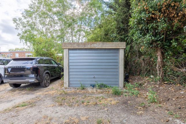 Garage & 2 Parking Spaces, Rear Of 59, First Avenue, Westcliff-on-Sea photo 4