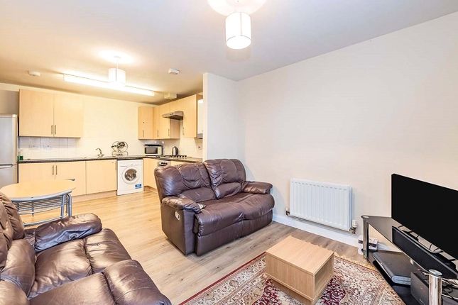 Flat for sale in Queen Marys Avenue, Watford, Hertfordshire