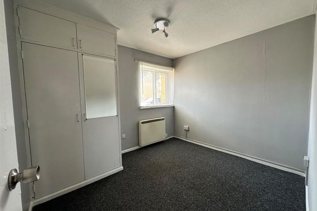 Flat 8, Garland Court, Meadow Road, Cirencester photo 3