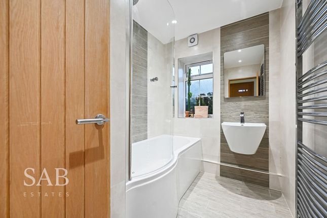 Flat 7, Springfield Court Lynton Road, London photo 4
