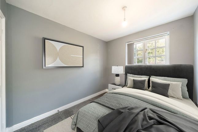 45, Edith Cavell Way, London photo 4