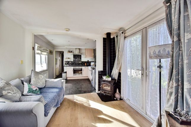 23, Riverside Park, East Farleigh photo 2