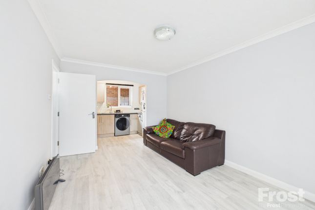 83, Littlebrook Avenue, Berkshire photo 2