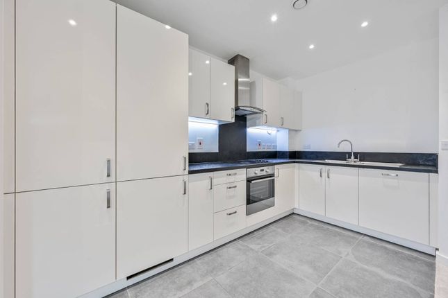 Flat to rent in District Court, Commercial Road, Aldgate, London