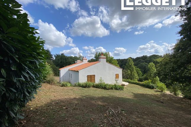 Thumbnail Villa for sale in Apremont, Vendée, Pays De La Loire