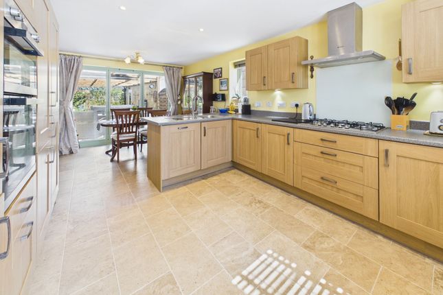 5 Whittle Close, Cheltenham photo 4
