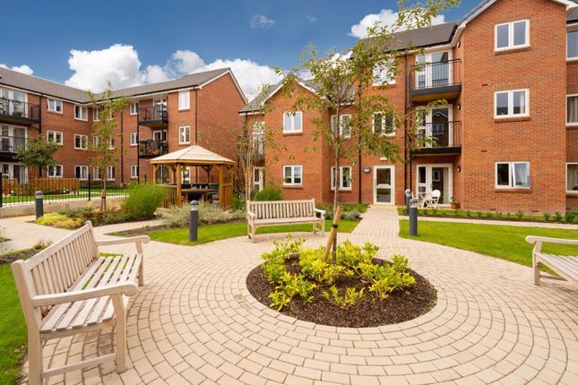 Thumbnail Property to rent in Oakhill Place, High View, Bedford