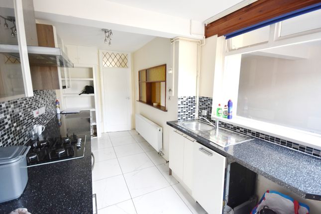 8, Bevington Crescent, Coventry photo 4