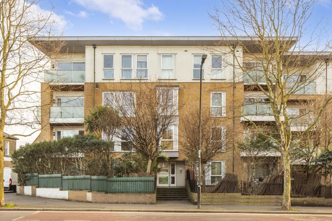 Flat to rent in Altima Court, 33 East Dulwich Road, London