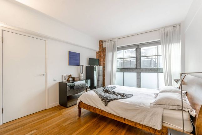 Flat to rent in Summers Street, Clerkenwell, London