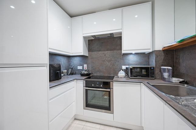 Plumbers Row, E1, Aldgate photo 3