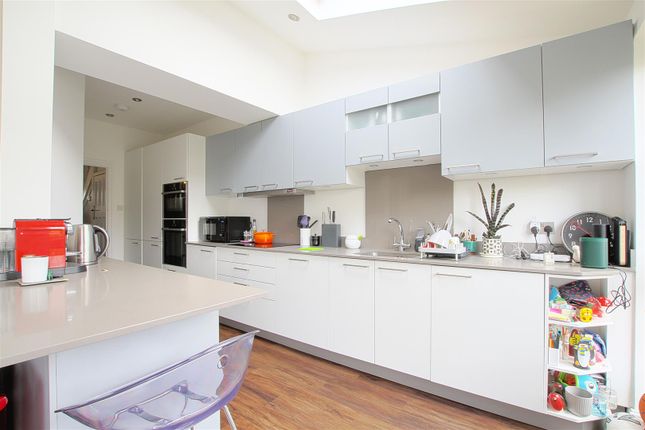 22, Erlesmere Gardens, Ealing photo 2