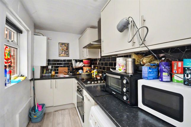 7, Highthorne View, Leeds photo 4