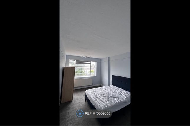 Flat, Grosvenor Court Christchurch Avenue, London photo 3