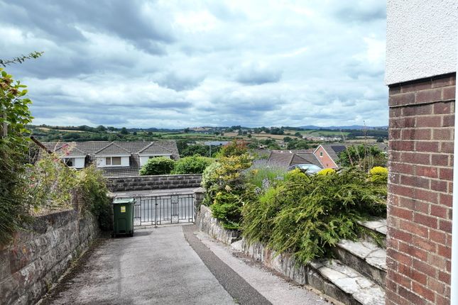 16, Lyndhurst Close, Newton Abbot photo 3