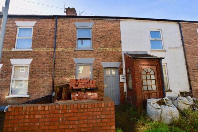 Thumbnail Terraced house for sale in Cross Street, Spalding