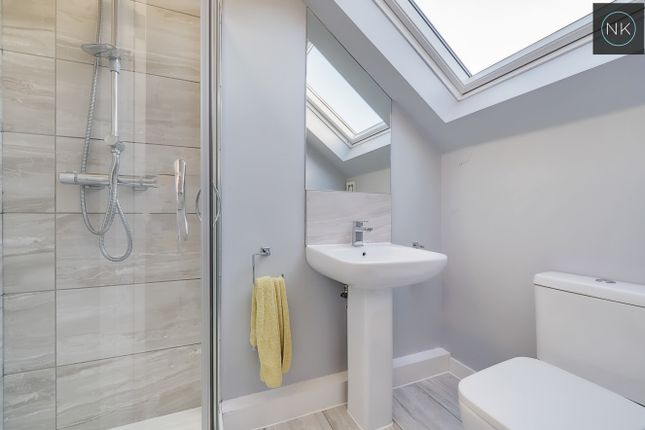 Town house for sale in Lansdowne Road, South Woodford, London