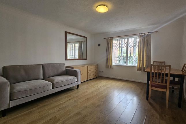 Flat 84, 8, Rossetti Road, London photo 2