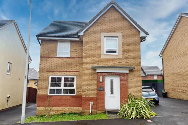 4-bed house on 98 Maes Y Rhedyn, Bridgend, £300,000