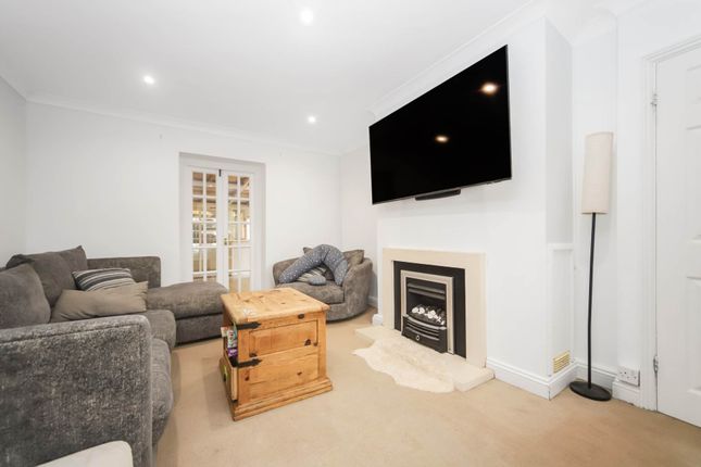 63, Weston Road, Aylesbury photo 3