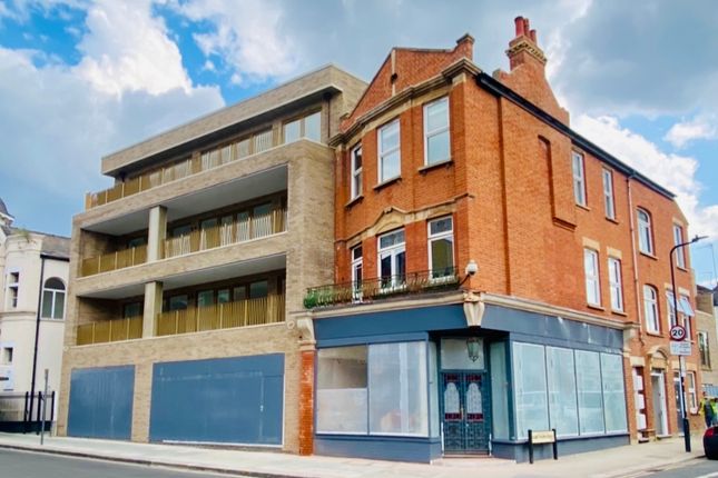 Retail premises to let in High Road, Willesden Green