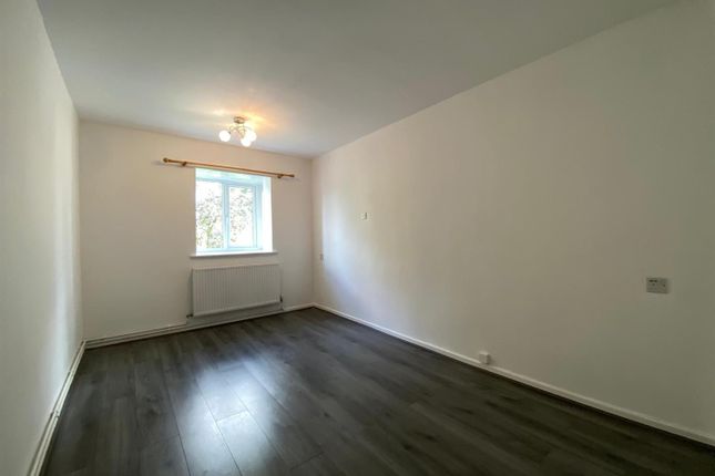 16, Castleford Walk, Chorlton photo 4