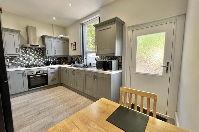 15, Wood Street, Hyde photo 5