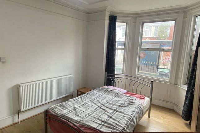 Room 1 226, Westbury Avenue, London photo 2