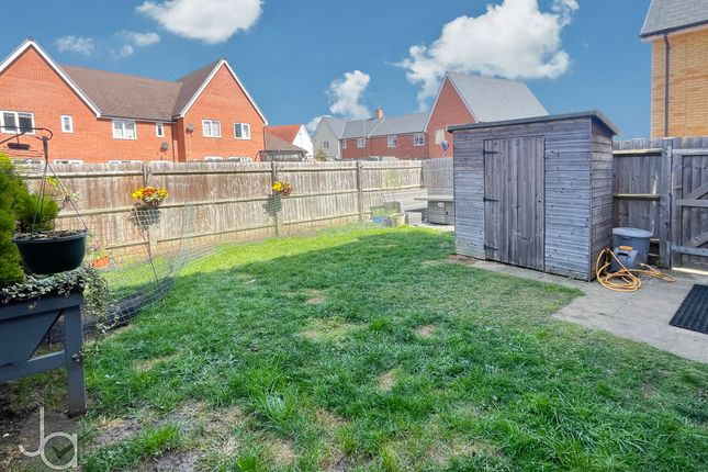 7, Brown Close, Witham photo 4