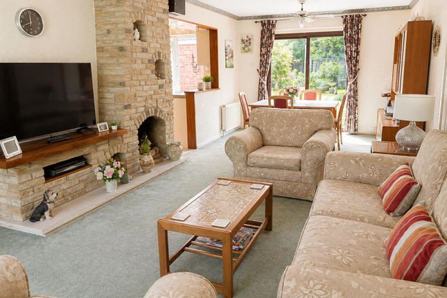 25, Cherrywood Avenue, Englefield Green photo 2