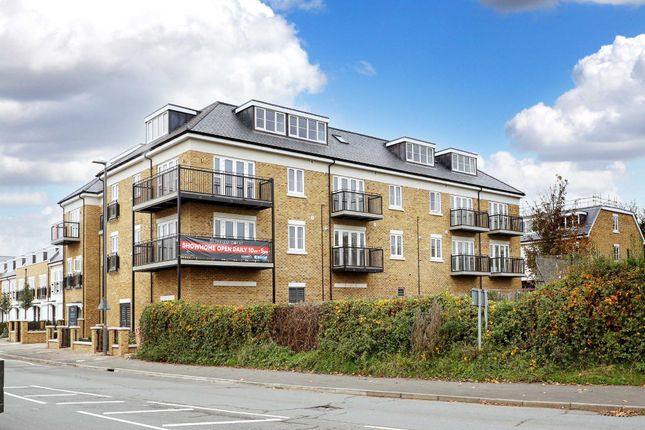Thumbnail Flat for sale in Opendale Road, Burnham, Slough