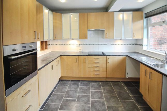 27, Dorts Crescent, Tadcaster photo 3