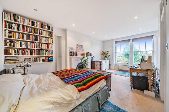 Flat for sale in Canfield Gardens, London