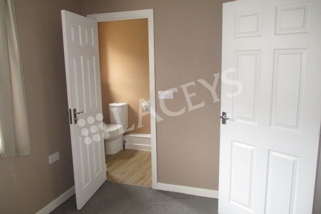 77 Montacute Road, Yeovil photo 4