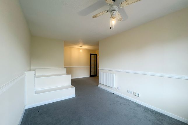 Flat 9 Armada Court, Elm Avenue, Chatham photo 2