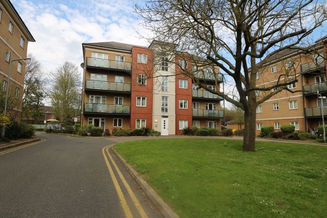 Flat for sale in The Parklands, Dunstable