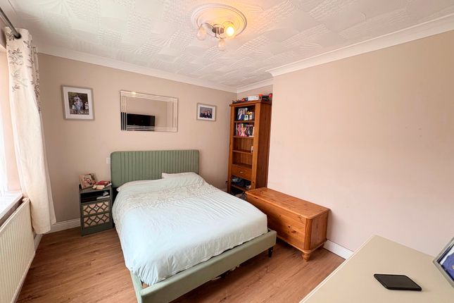 44 Heol Glannant, Bridgend photo 3