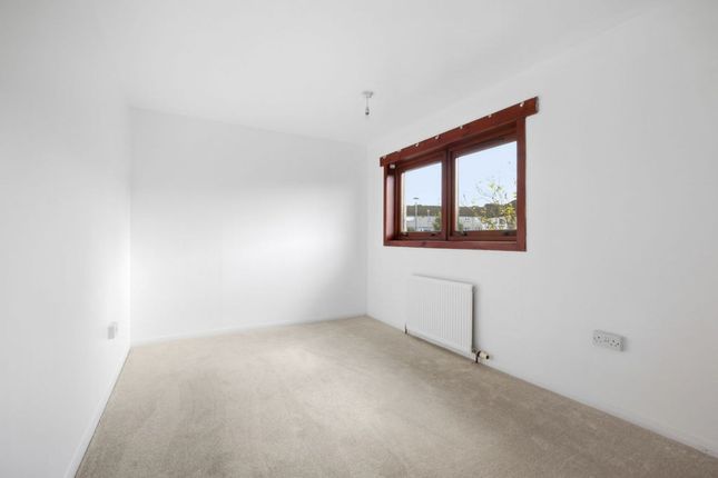 72 Finch Place, Johnstone photo 4
