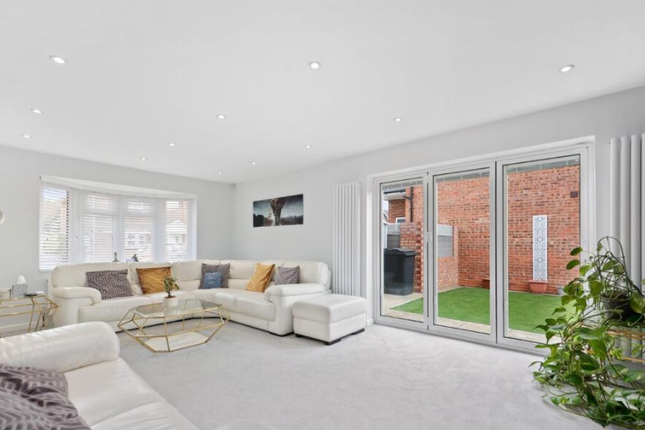 202, The Elkins, Romford photo 2